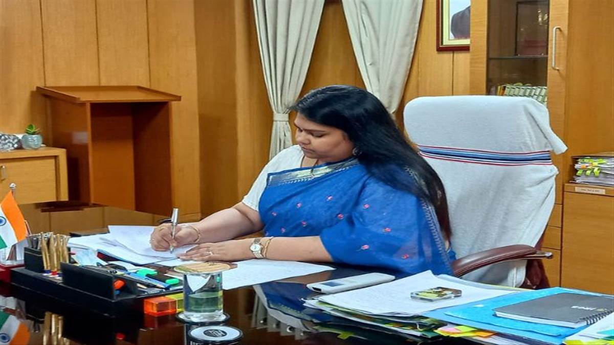 cyber crime in hazaribagh cyber criminals made hazaribagh dc nancy sahai fake whatsapp id