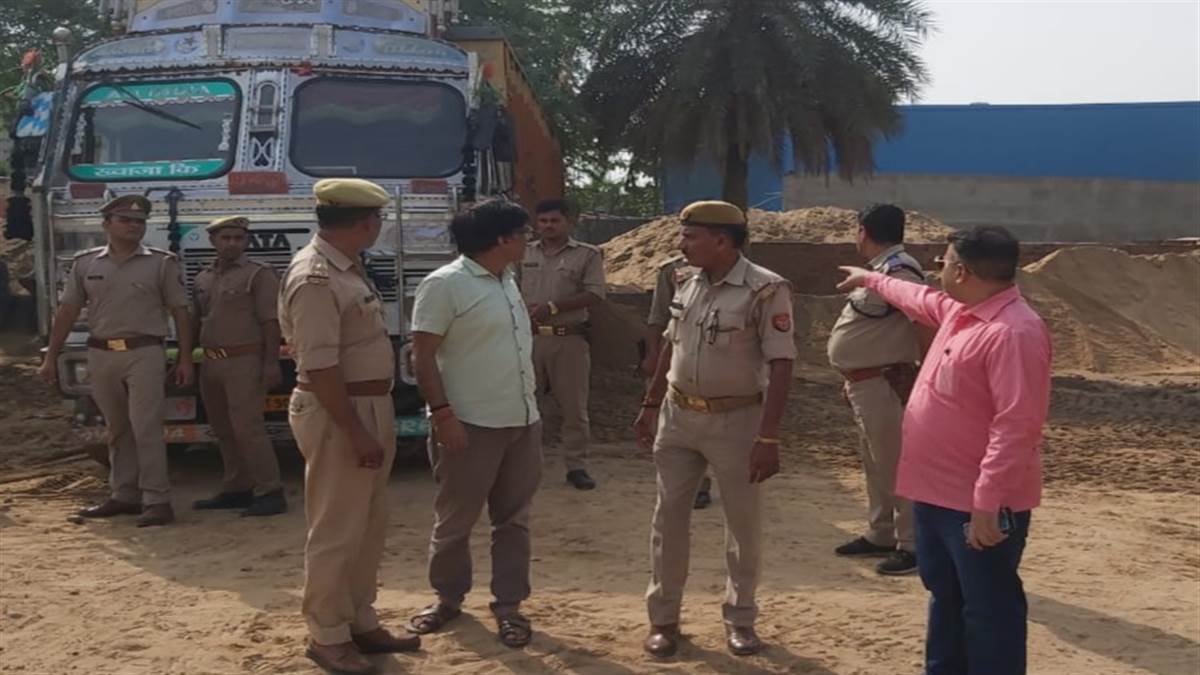 illegal sand business raid in sand mandi located in tangramod varanasi action taken against 25 trucks