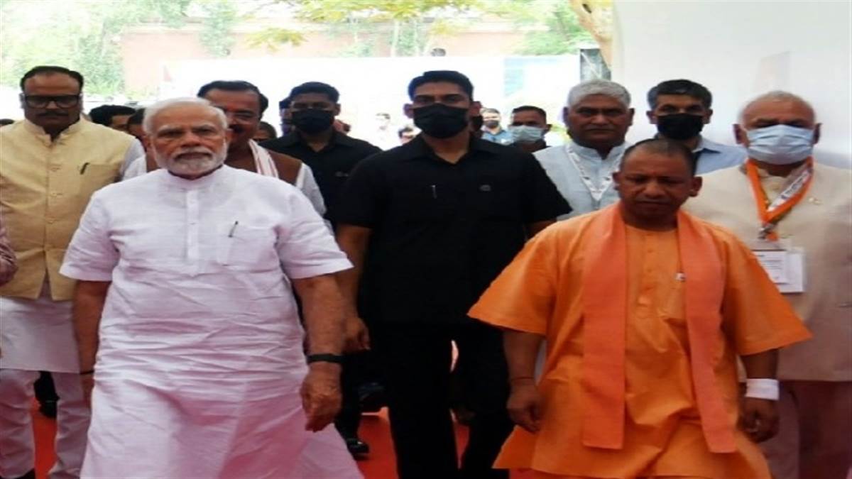 https://www.jagranimages.com/images/newimg/03062022/03_06_2022-modi_and_yogi_22770732.jpg
