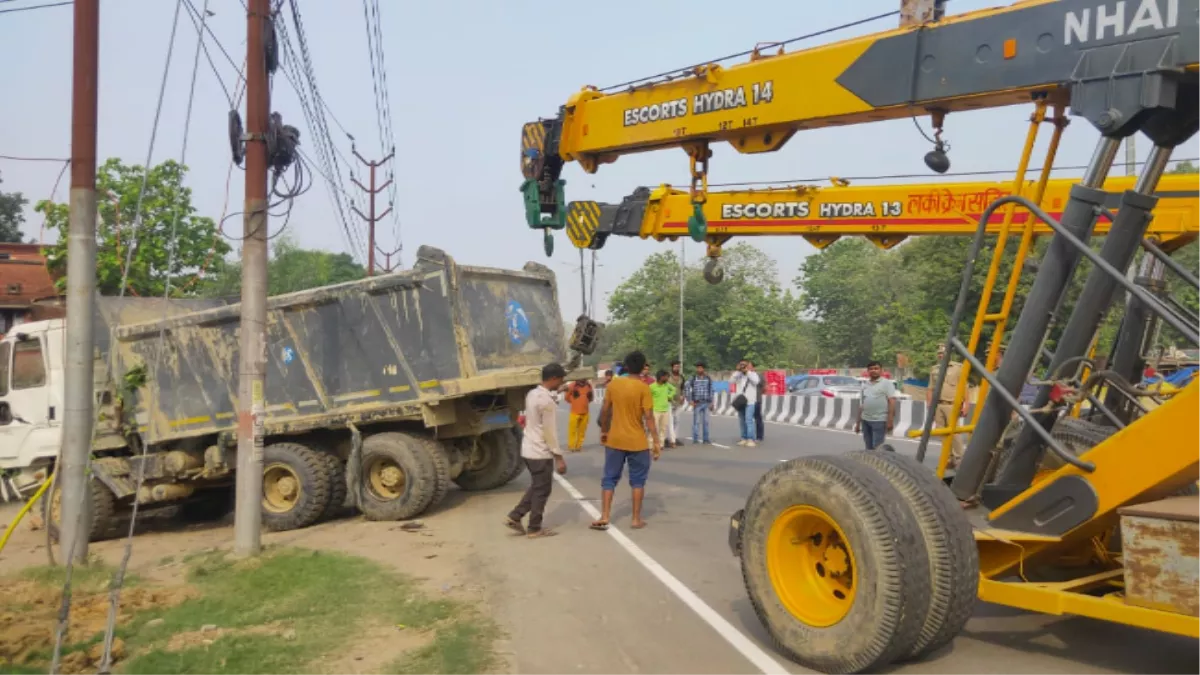 गोरखपुर में बड़ा सड़क हादसा, सड़क की मरम्‍मत कर रहे मजदूरों को डंपर ने कुचला- तीन की मौत