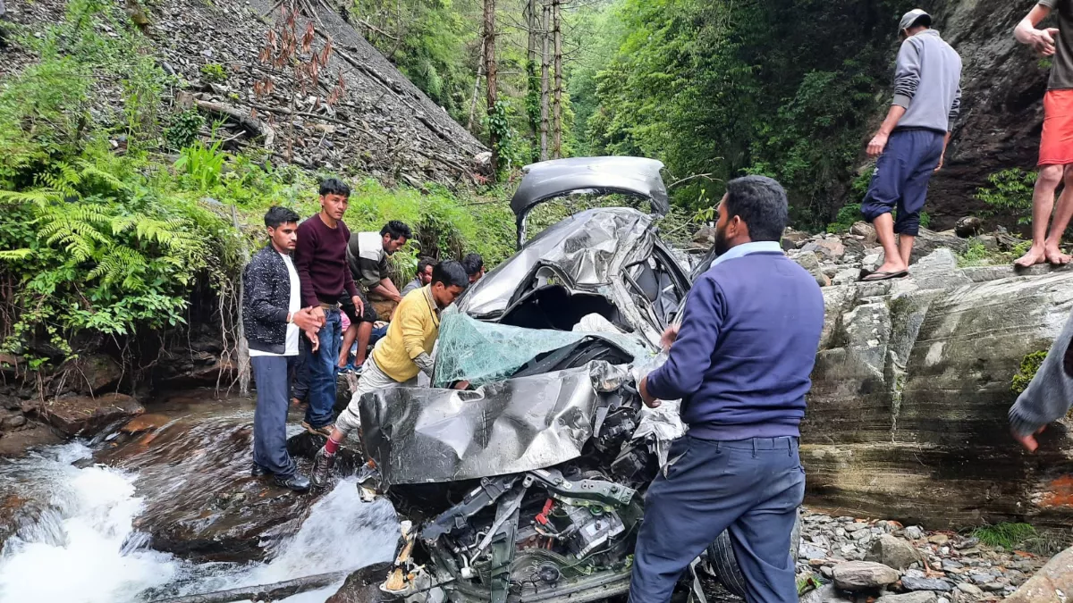 Kullu Car Accident: कुल्लू में पर्यटकों से भरी कार 500 मीटर गहरी खाई में गिरी, हादसे में एक की मौत; पांच घायल