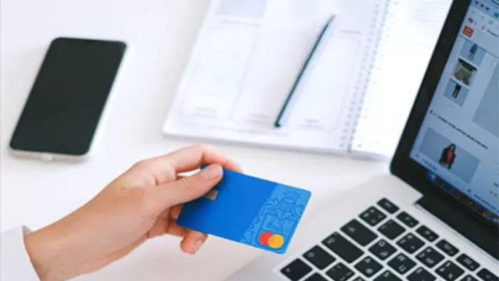 What are the benefits of paying with Credit and Debit and which one is right for you