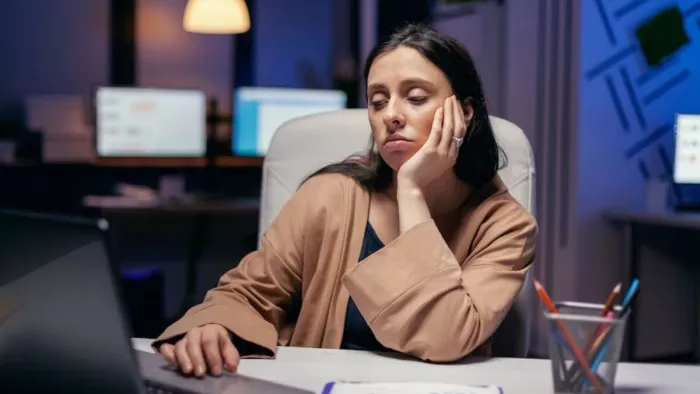 Avoid Sleep During Work: ऑफिस में आती है नींद, तो इन उपायों की मदद से झट से करें दूर