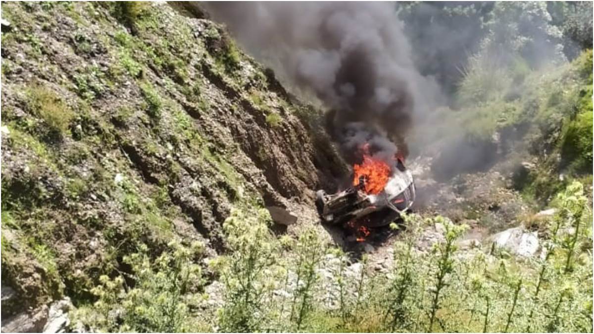 jammu kashmir car fell into a ditch in bhangai area of rajouri three people seriously injured in the accident