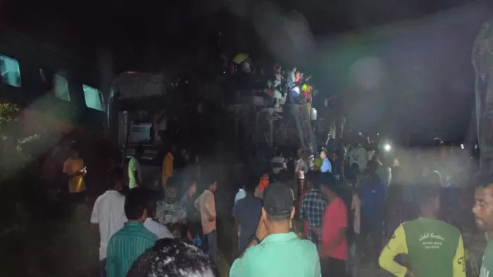 ओडिशा में कैसे हुआ रेल हादसा, क्या है तीनों ट्रेन की टक्कर की कहानी