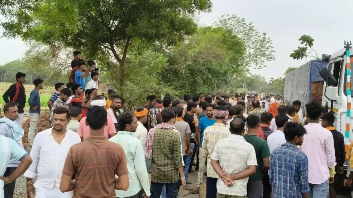 सड़क हादसे में दो युवकों की मौत। (फोटो जागरण)