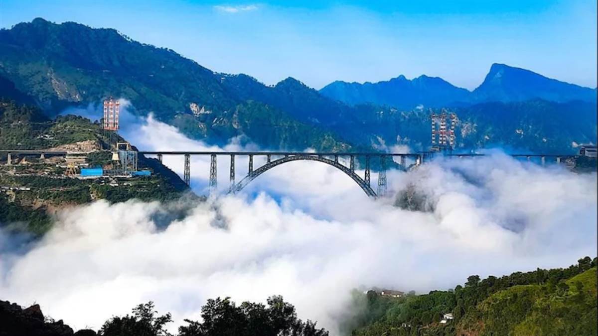 https://www.jagranimages.com/images/newimg/03062025/03_06_2025-chenab_railway_bridge_23955094.jpg
