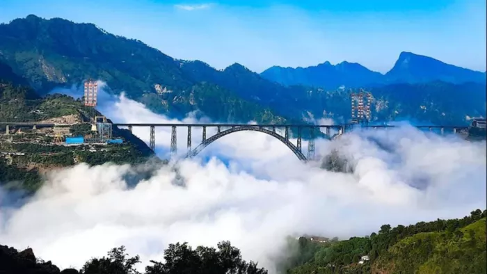 Chenab Railway Bridge specifications: चिनाब रेल ब्रिज पीएम मोदी 6 जून को करेंगे उद्घाटन।