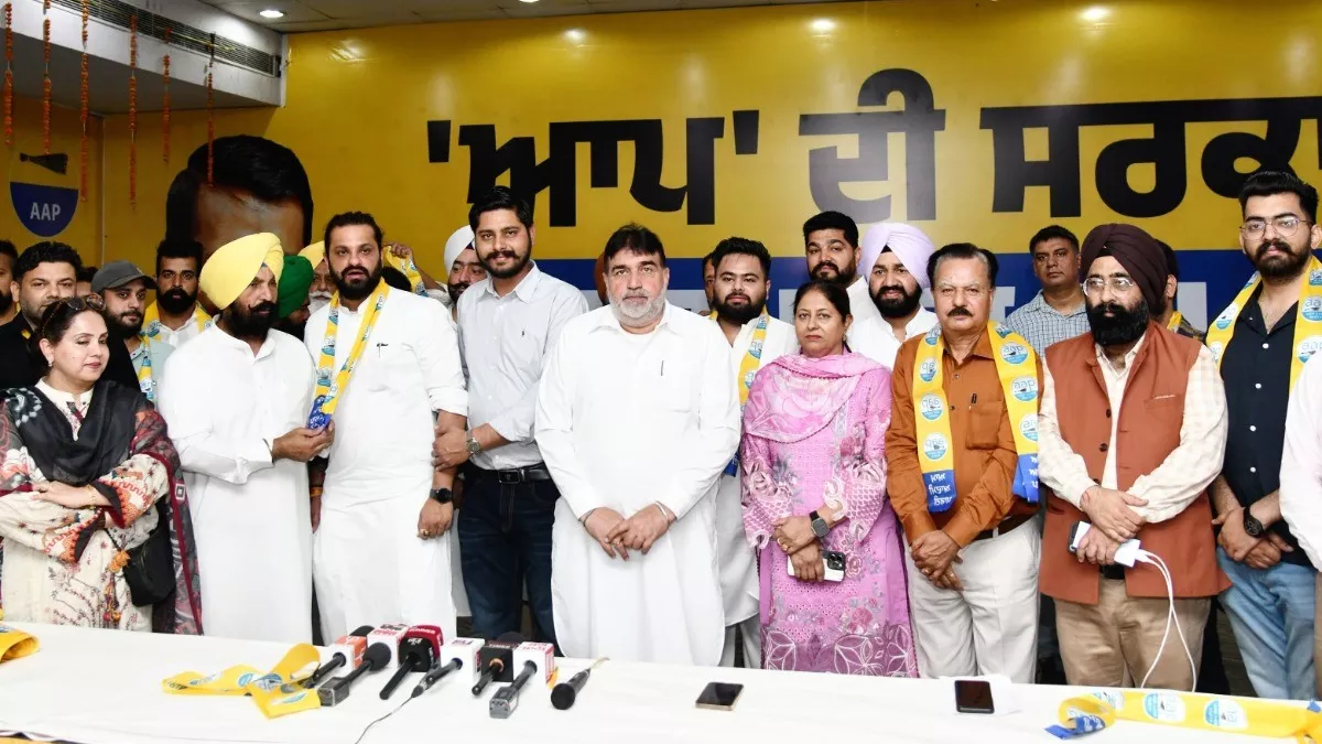 लुधियाना वेस्ट उपचुनाव से पहले कांग्रेस को बड़ा झटका, आम आदमी पार्टी में शामिल हुए कई दिग्गज नेता