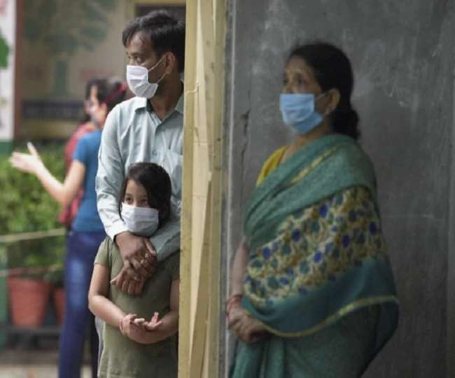 स्वास्थ्य मंत्रालय ने कोरोना वायरस संक्रमितों के लिए घर के अलगाव के