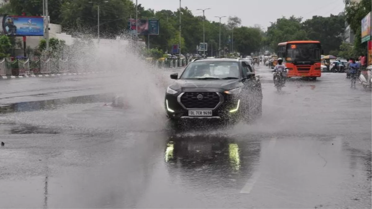 Delhi-NCR Monsson Update: बदला मौसम का मिजाज, गरज के साथ बारिश, गर्मी से मिली राहत, जानें क्या है और अपडेट