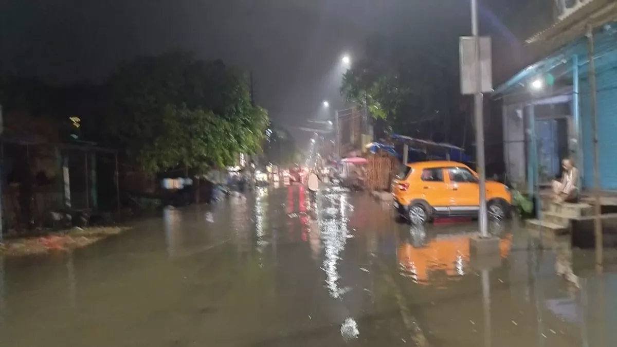 Dhanbad: कतरास शहर में जल निकासी की सुविधा नही, बारिश में राजगंज रोड हो जाता है जलमग्न