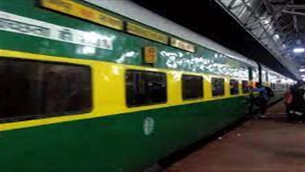 Jabalpur To Mumbai Train: गरीब रथ में लंबी वेटिंग, जबलपुर से मुंबई आने वाले यात्री हो रहे है परेशान