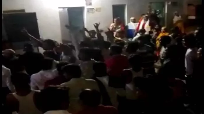 Katni News : चाका ग्राम पंचायत में शुक्रवार रात मतगणना के बाद नारे लगाए गए थे