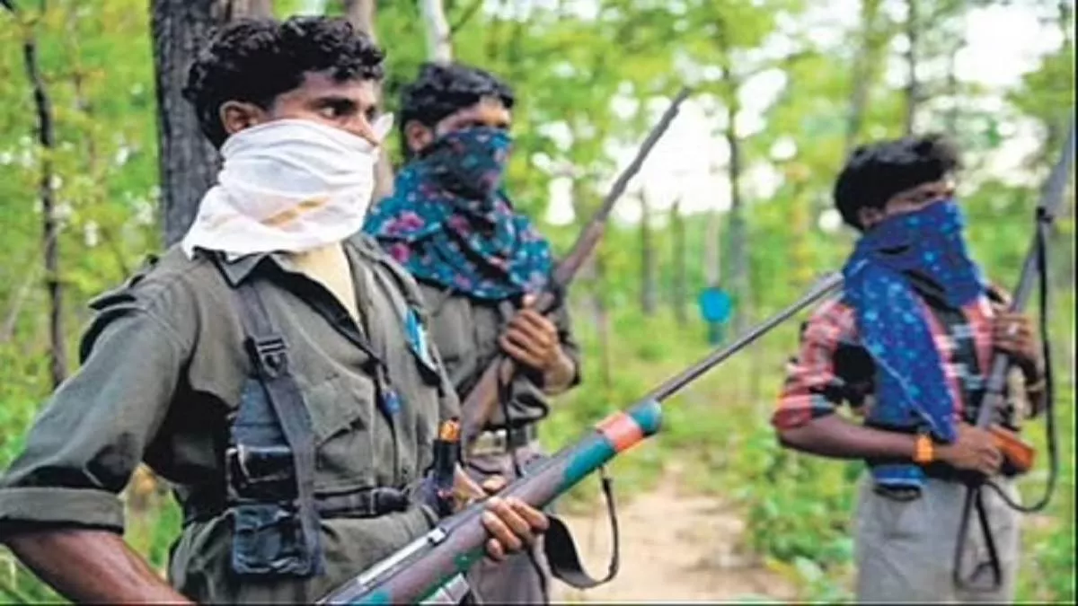 Jharkhand Naxal News : 1 करोड़ के इनामी नक्सली मिसिर बेसरा दस्ते के तीन सदस्यों को पुलिस ने पकड़ा