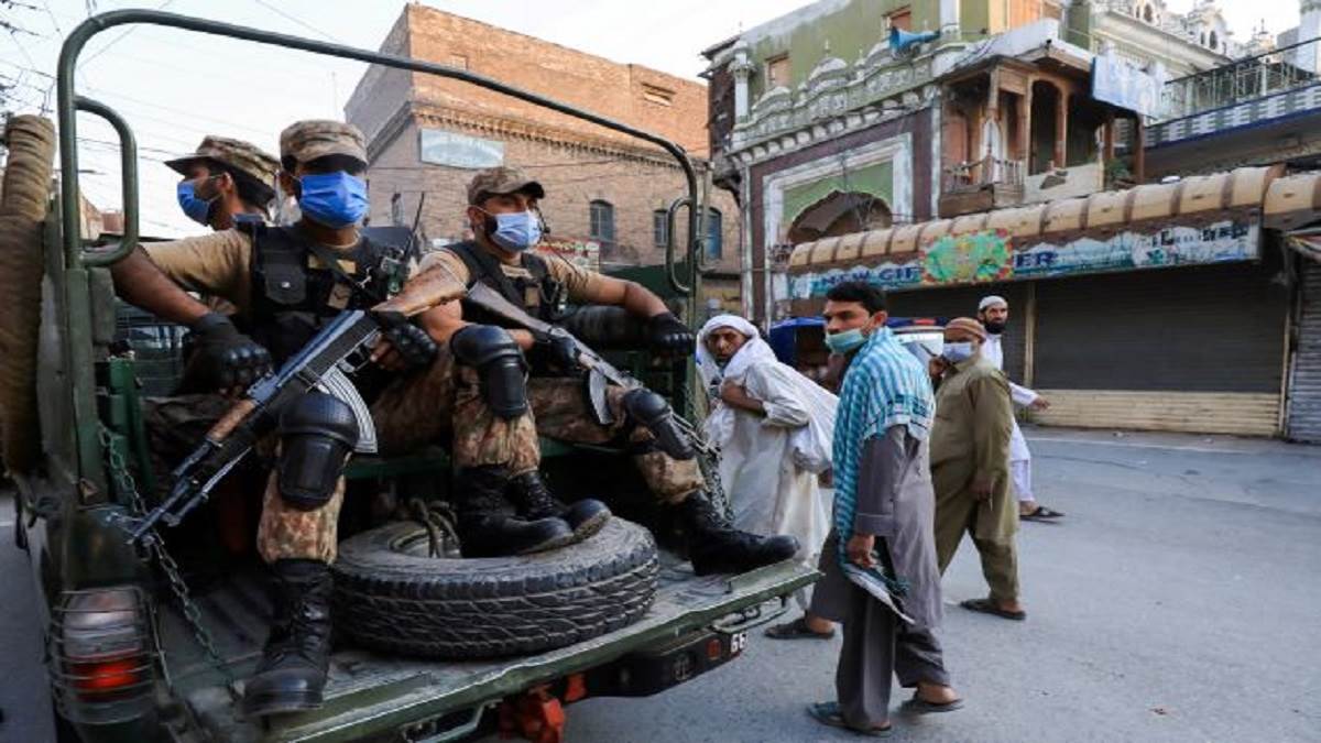 https://www.jagranimages.com/images/newimg/03072022/03_07_2022-pak_soldiers_1200_22858838.jpg