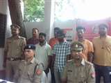 चोरी की घटना के मामले में क्राइम ब्रांच व स्थानीय पुलिस ने तीन चोरों को गिरफ्तार कर लिया।