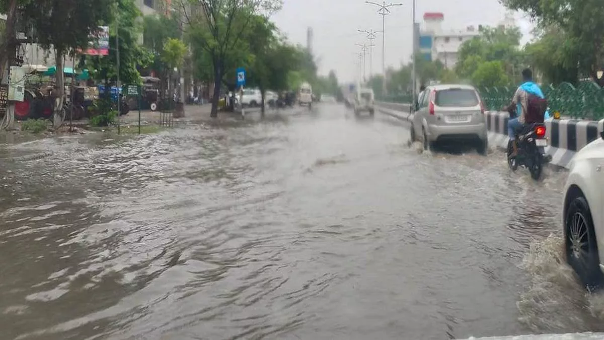 Punjab Weather Today: पंजाब में जाेरदार बारिश से जनजीवन अस्त-व्यस्त, जालंधर में कई जगह जलभराव