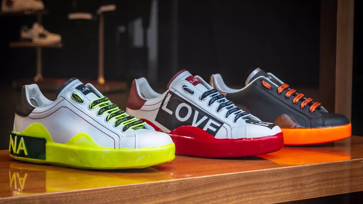 Adidas Men’s Sneakers: स्टाइलिश लुक के लिए चाहिए स्नीकर्स? कम्फर्ट और कीमत के मामले में ये हैं टॉप ऑप्शन