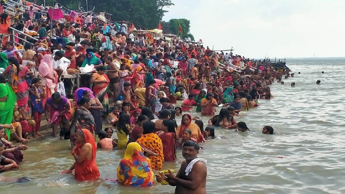 on the occasion of guru purnima and adra snan a crowd of devotees gathered at ramrekha ghat heard the story of lord satyanarayan