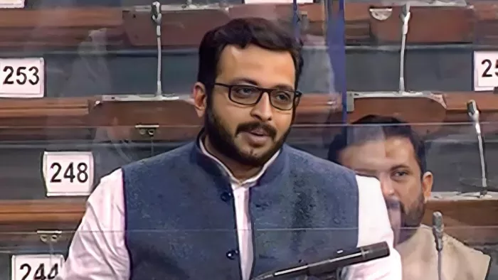 Maharashtra Politics अजित खेमे को झटका लगा।