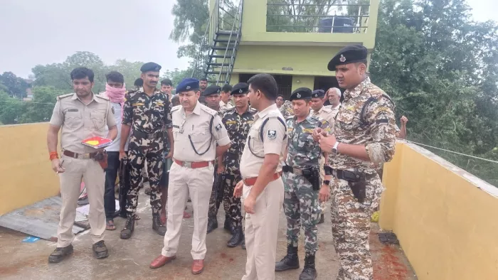 बक्सर में युवक ने लोहे की रॉड से मारकर कर दी मां की हत्या, तीसरी मंजिल से भतीजे को फेंका