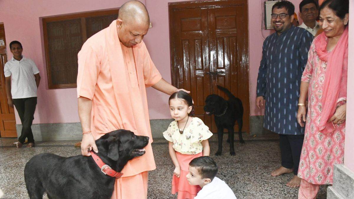 guru purnima 2023 innocent twin brother and sister came gorakhpur from delhi cm yogi adityanath gave initiation