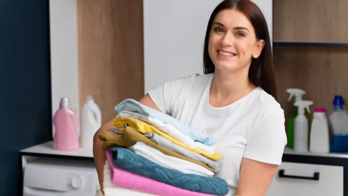 Monsoon Clothes Care Tips: मानसून में कैसे करें कपड़ों की देखभाल