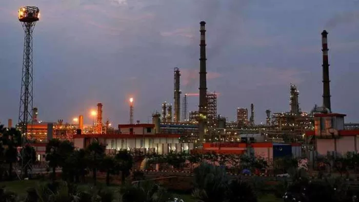 Oil companies to turn profitable on fuel marketing in FY24 Fitch says