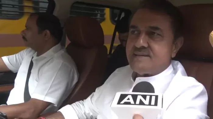 'क्या आपने शरद पवार को धोखा दिया', पत्रकारों के सवाल पर गुस्साए प्रफुल्ल पटेल (फोटो एएनआई)