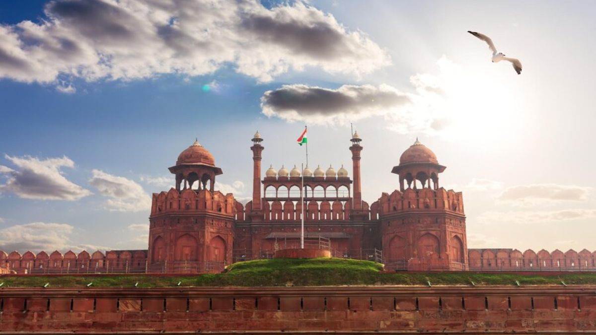 https://www.jagranimages.com/images/newimg/03072023/03_07_2023-red_fort_23460149.jpg