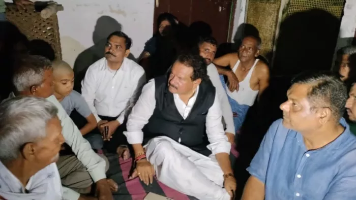 Hathras Stampede: संसद सत्र खत्म होते ही सीधे एत्मादपुर पहुंचे केंद्रीय मंत्री बघेल, मृतकों के परिजनों से मुलाकात कर कही ये बात - Union Minister Baghel reached ...