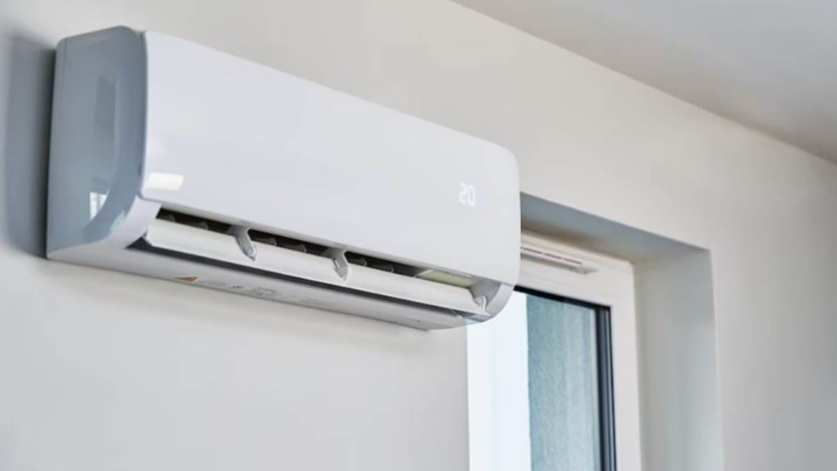 https://www.jagranimages.com/images/newimg/03072024/03_07_2024-blue_star_inverter_ac_23751436.jpg
