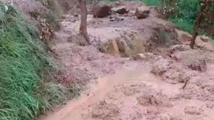 Cloud Burst in Rudraprayag: सीमांत गांव रुमसी में पैदल मार्ग बहा