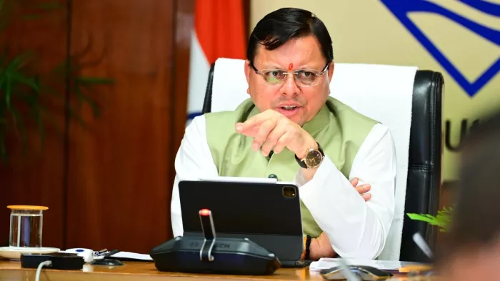 सीएम धामी ने सचिवालय में की सिंचाई विभाग की समीक्षा बैठक।