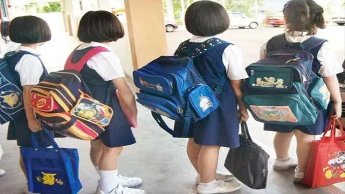 हिमाचल में प्राइमरी स्कूलों में पढ़ाई को अंग्रेजी माध्यम में करवाने का निर्णय लिया गया है।