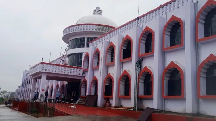 मालगोदाम मोहल्ला स्थित नवादा स्टेशन का दो मंजिला नया भवन।