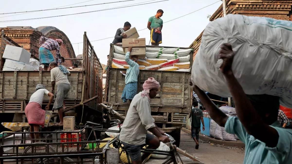 https://www.jagranimages.com/images/newimg/03072024/03_07_2024-poverty_1200_23751490.jpg
