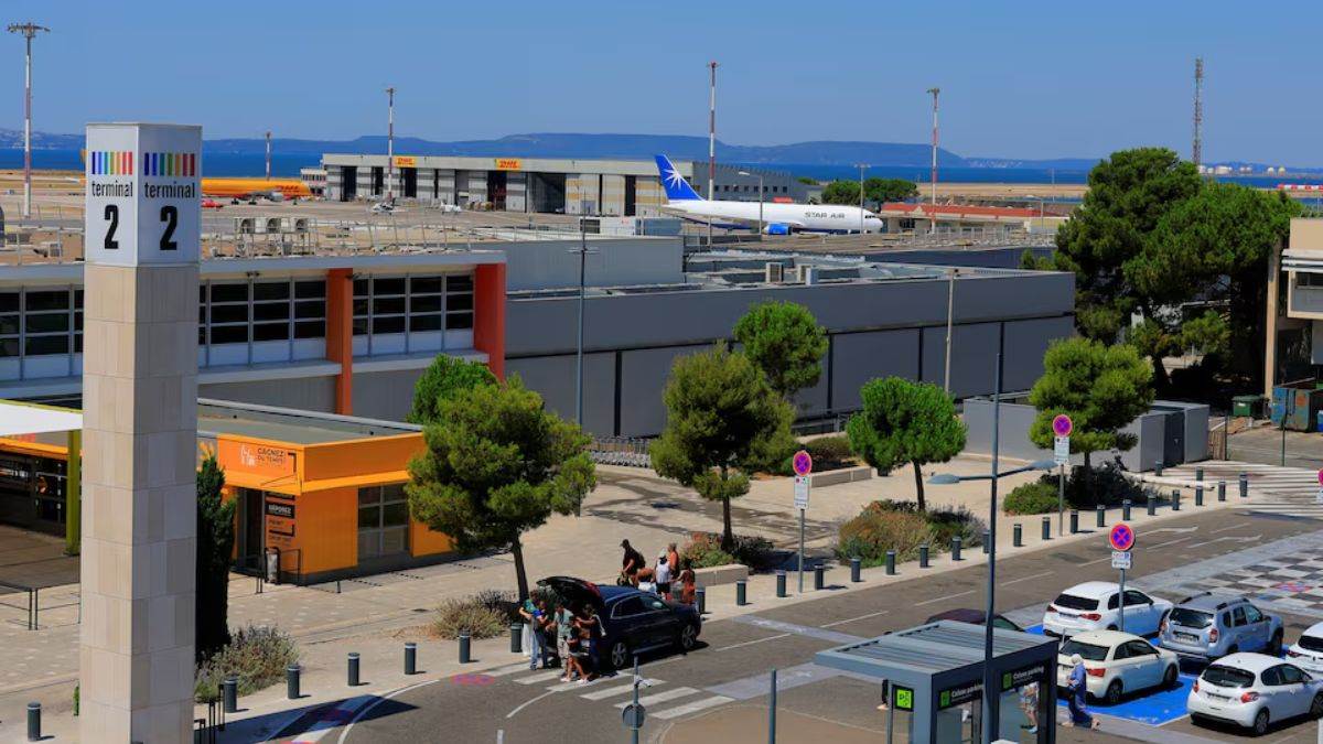 https://www.jagranimages.com/images/newimg/03072025/03_07_2025-france_air_traffice_controller_protest_23974663.jpg