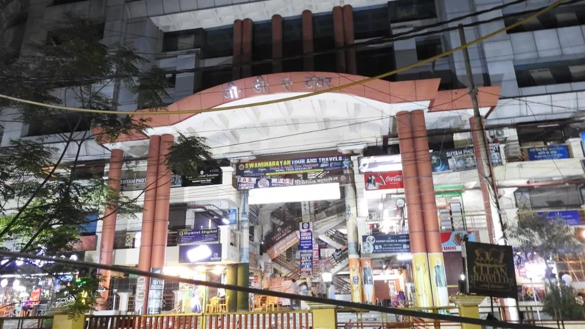 GDA Unsold Properties: प्लास्टर टूट रहे, बढ़ रही सीलन, फिर भी बढ़ती जा रहीं कीमतें