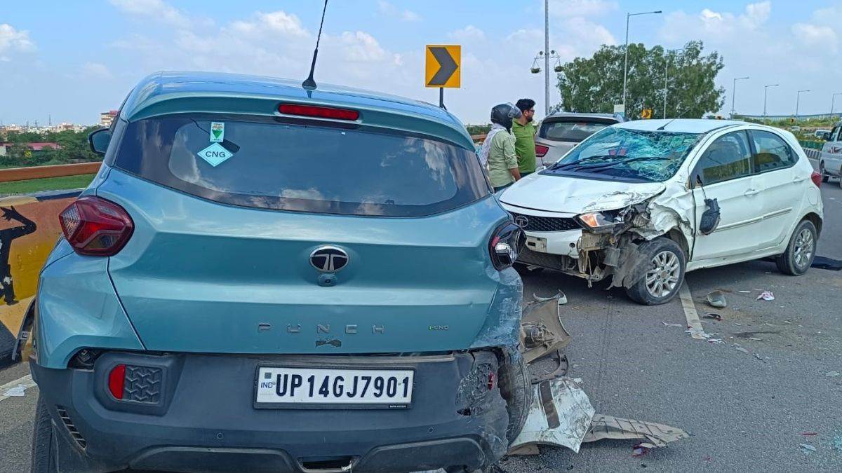 ncr car accident on ghaziabad elevated road due to overtaking