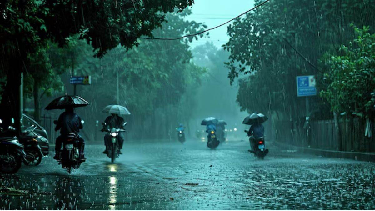 https://www.jagranimages.com/images/newimg/03072025/03_07_2025-monsoon_take_care_tips_23973874.jpg