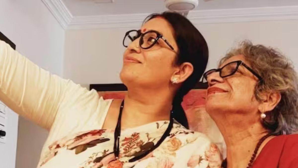 https://www.jagranimages.com/images/newimg/03072025/03_07_2025-smriti_irani_with_mother__23974151.jpg
