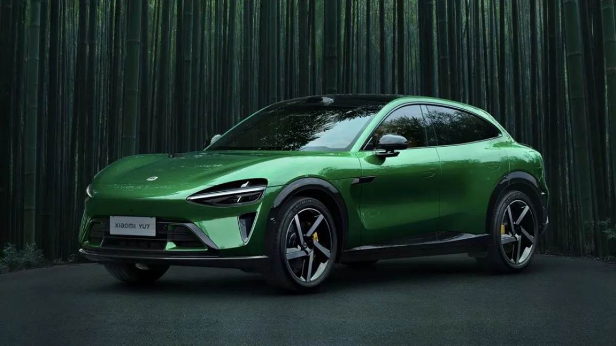 https://www.jagranimages.com/images/newimg/03072025/03_07_2025-xiaomi_yu7_car_01942_23973780.jpg