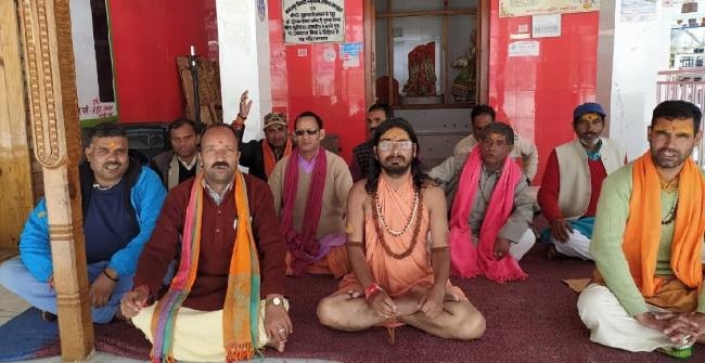 सरकार ने तीर्थपुरोहितों से किया धोखा