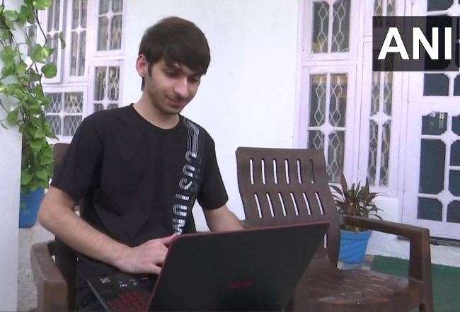 राजौरी के 17-वर्षीय अशफाक ने तैयार किया नया फाइल शेयरिंग एप 'Dodo Drop'