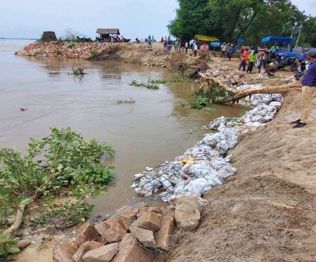 यूपी में बढ़ रहा बाढ़ का कहर : 15 जिलों के 820 गांव प्रभावित, गोंडा व आजमगढ़ के तटबंधों में कटान