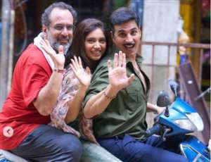 Akshay Kumar with Anand and Bhumi. Photo- Instagram