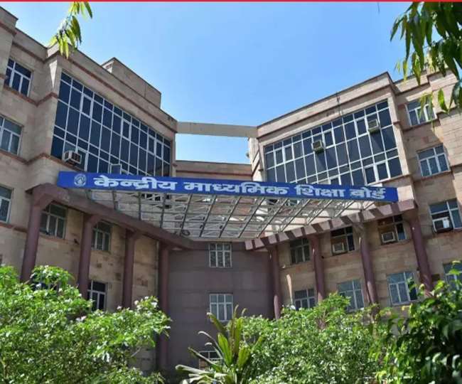 सीबीएसइ की दसवीं के छात्रों का भी इंतजार खत्म हुआ।