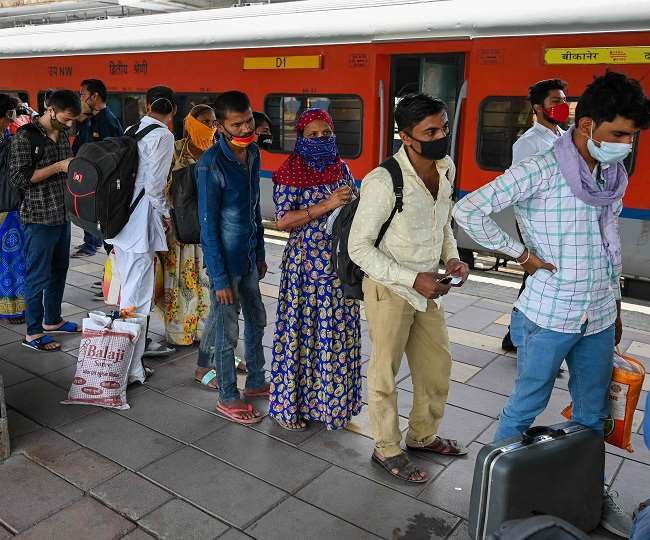 मानसून और बाढ़ के कारण अलर्ट मोड में काम कर रहा भारतीय रेल, ट्रेनों को किया गया डायवर्ट